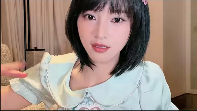 0830黄灿灿直播字幕版(《我家那闺女》云陪看聊天直播) 封面